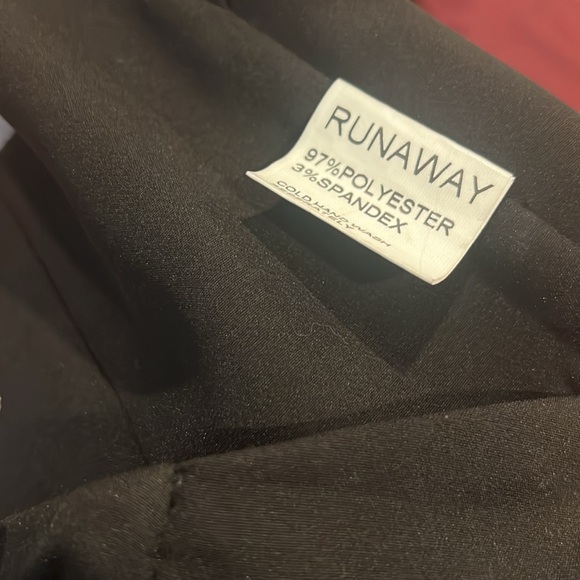 Sexy Runaway the Label one strap Cropped Top - Picture 4 of 5